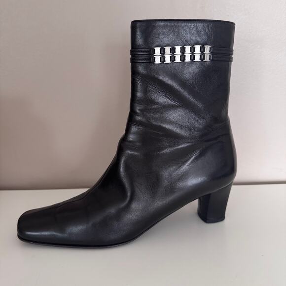 Salvatore Ferragamo Vara Black Chain Leather Ankle Boots Size 6 Narrow Width - Picture 10 of 12